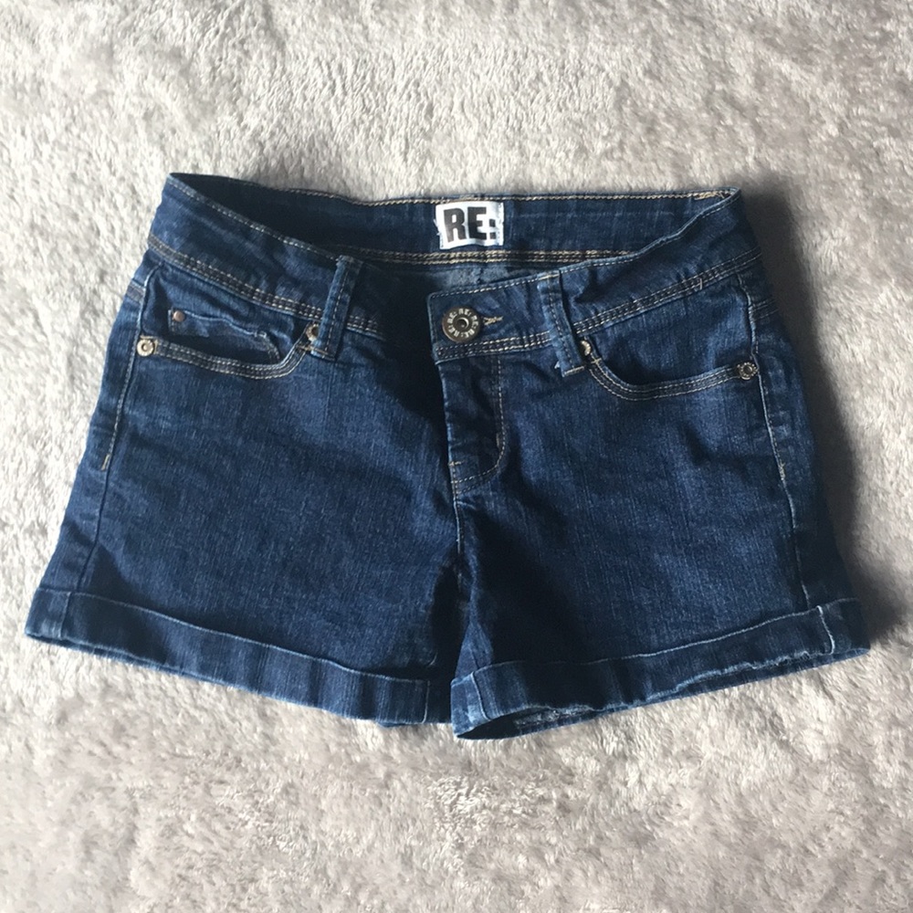 RE brand stretchy dark wash skinny denim shorts